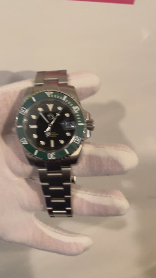 40mm Green and Black Stainless Steel Quartz Dive Style Watch